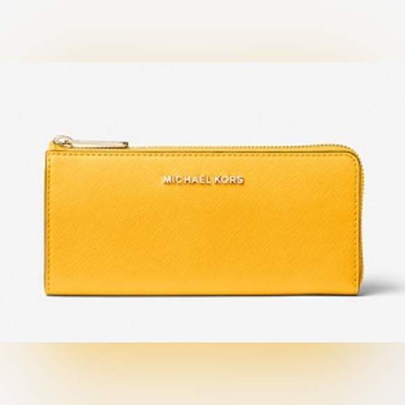 Michael Kors Large Leather Quarter Zip Wallet - Picture 1 of 4